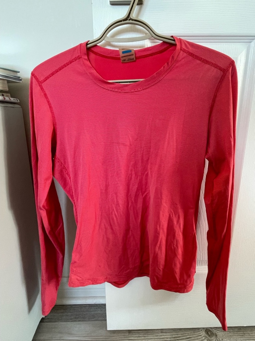 🆓 with purchase - Arc'teryx Women's Long Sleeve Crew - Coral Pink